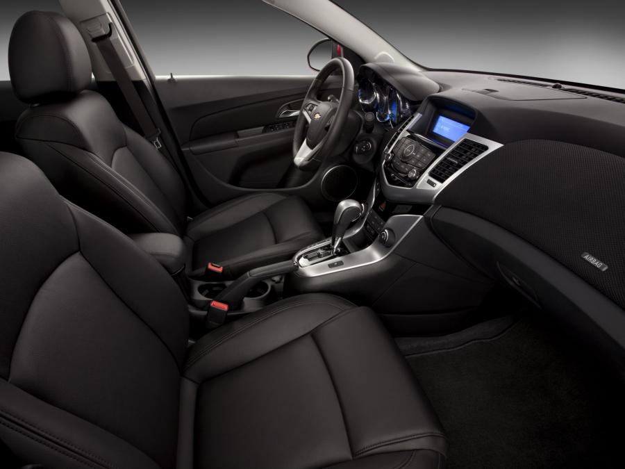  Chevrolet Cruze RS 2010 года  (фото 9 из 14)